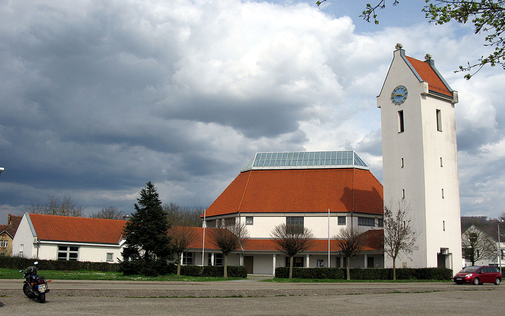 Kostel sv. Michala a jezero